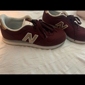 New Balance tennis shoes